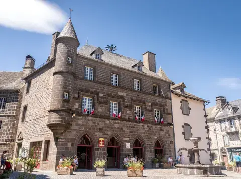 Les Mairies du Pays de Salers Les Mairies du Pays de Salers